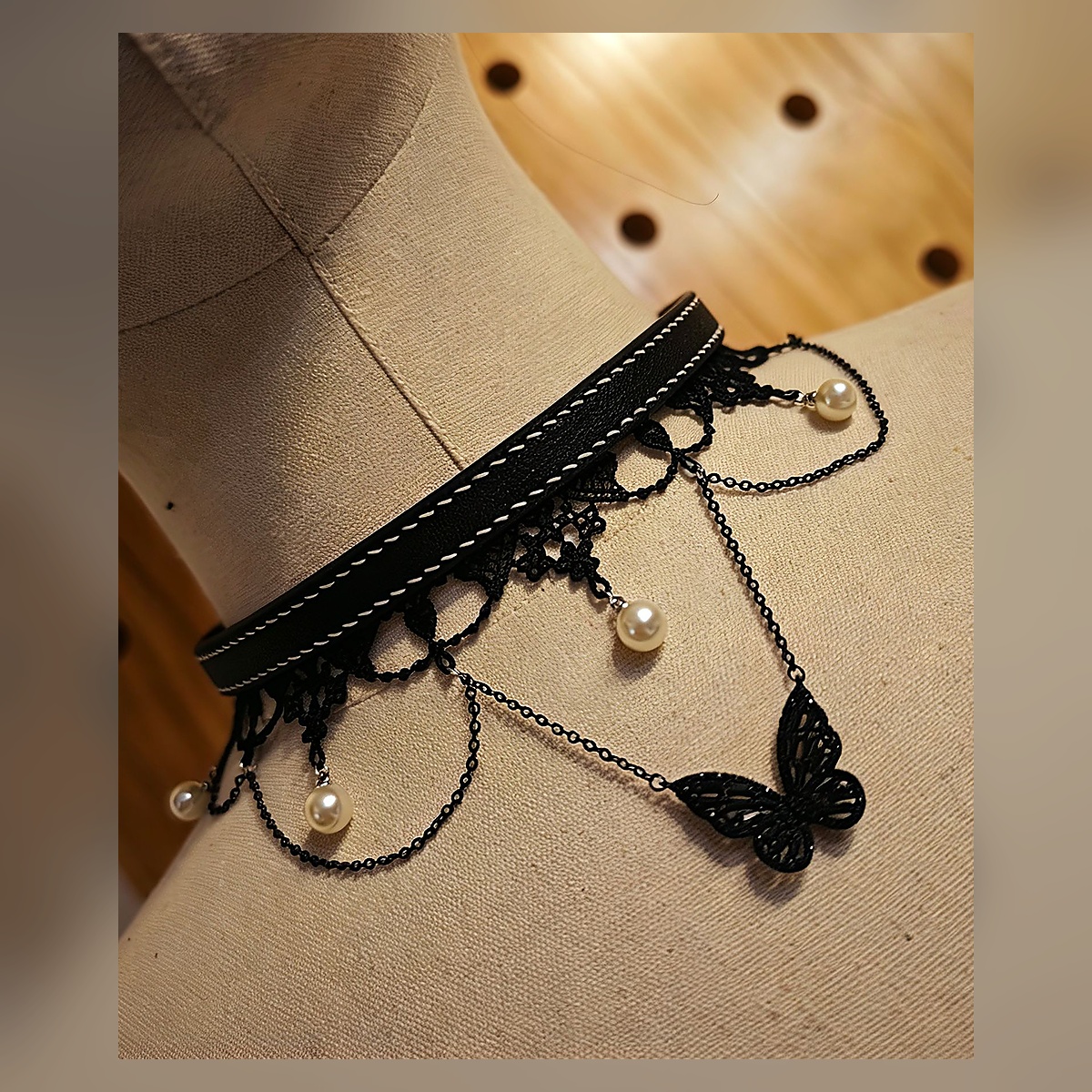 Manor Collar