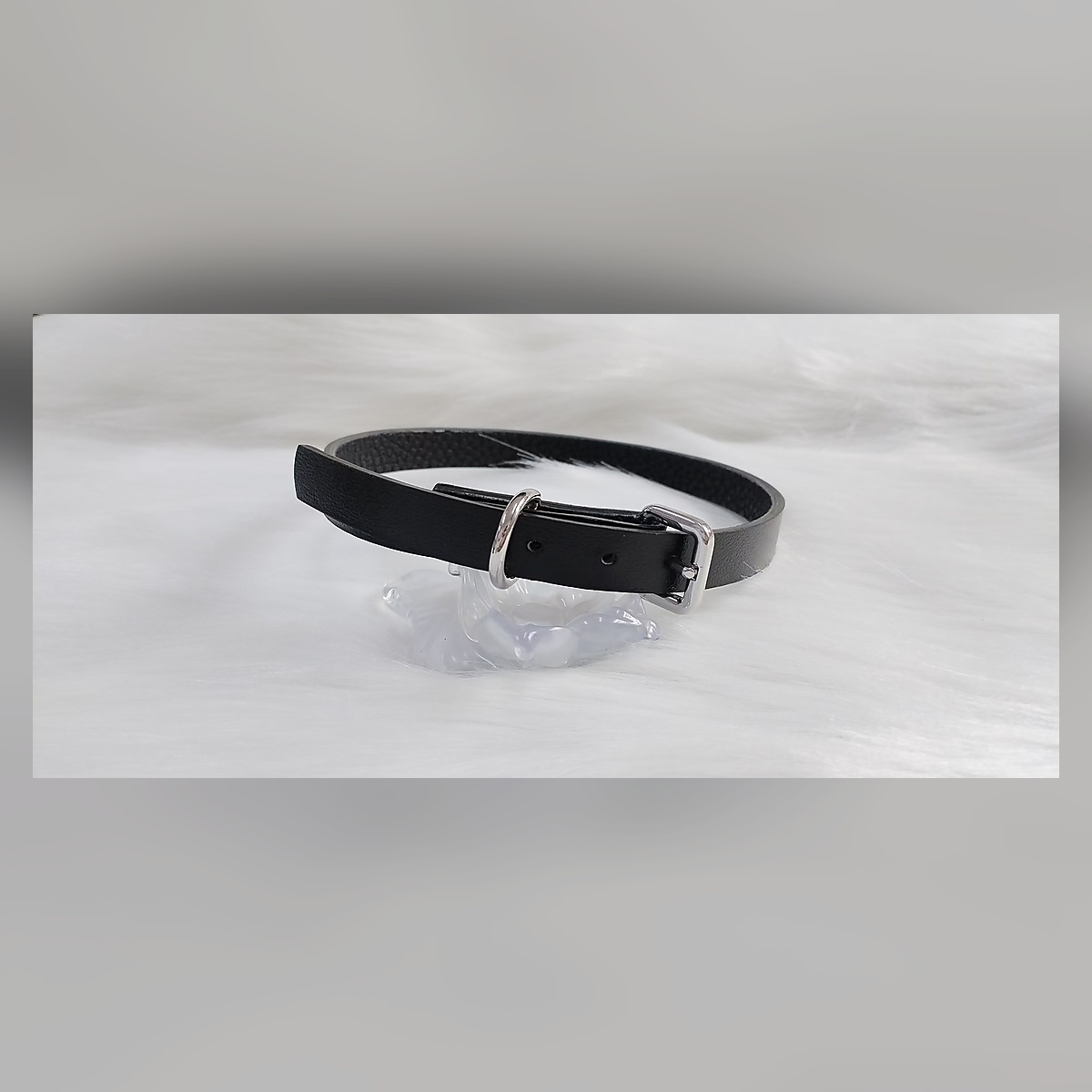 Minimal Noir Collar