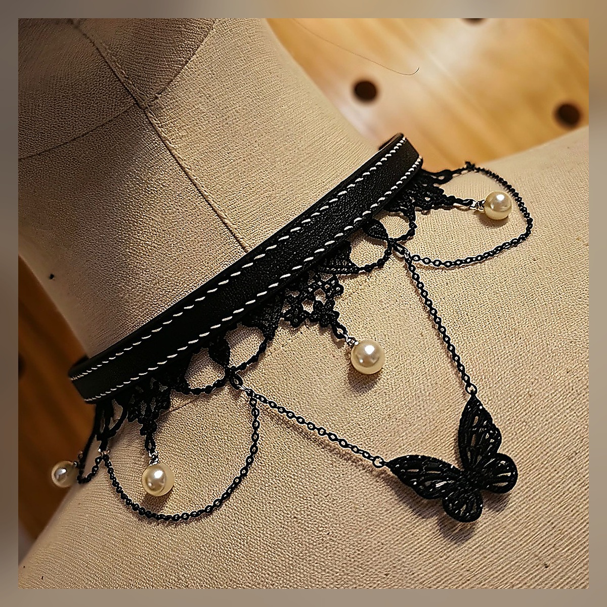 Manor Collar - Image 3